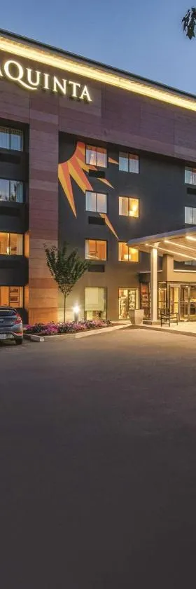 La Quinta by Wyndham Hartford Bradley Airport，位于温莎洛克斯的酒店