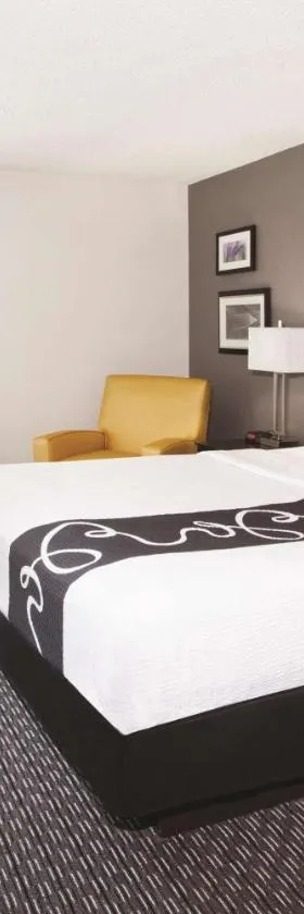 La Quinta by Wyndham Charleston Riverview，位于查尔斯顿的酒店