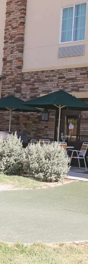 佩科斯拉昆塔套房酒店，位于佩科斯的酒店