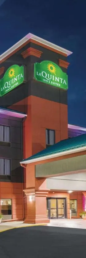 La Quinta Inn & Suites by Wyndham Louisville East，位于路易斯威尔的酒店