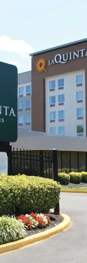 La Quinta Inn & Suites by Wyndham DC Metro Capital Beltway，位于国会山高地的酒店