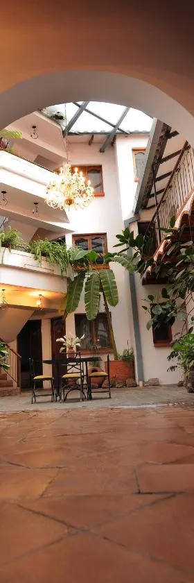 雷科莱塔苏尔旅馆，位于苏克雷的酒店