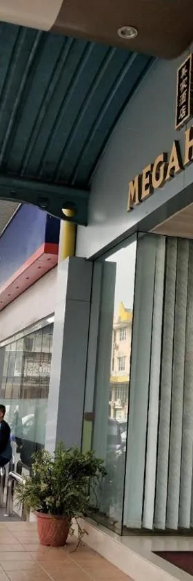 Megah Inn，位于哥打京那巴鲁的酒店