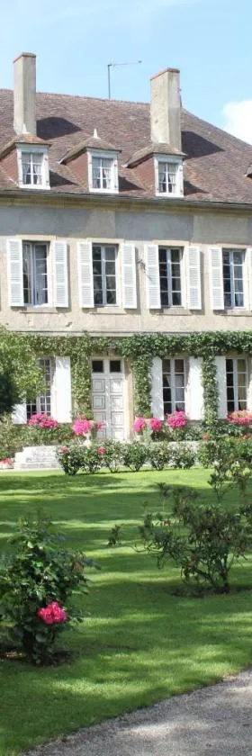 Chateau de Longeville，位于Deux-Chaises的酒店