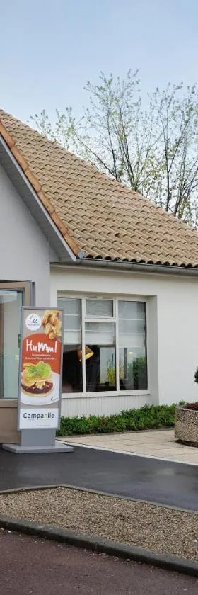 里昂东圣艾修伯里机场钟楼酒店，位于圣洛朗-德米尔的酒店