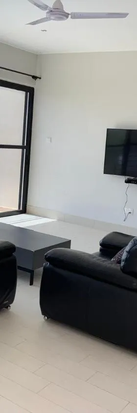 WATERFRONT FLAT，位于Sere Kunda NDing的酒店