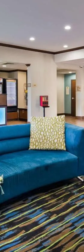 Best Western Plus Denver City Hotel & Suites，位于Denver City的酒店