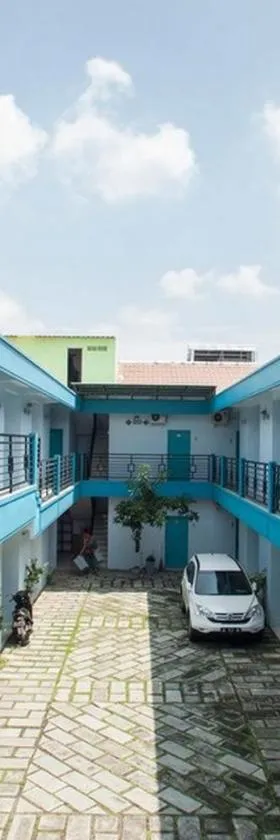 RedDoorz Syariah at Kartohardjo Madiun，位于茉莉芬的酒店