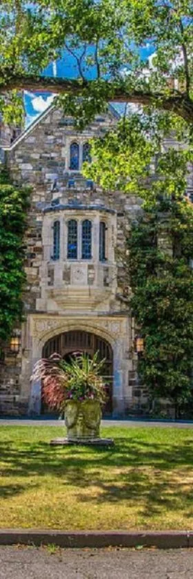 The Castle at Skylands Manor，位于Ringwood的酒店