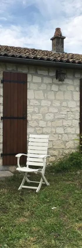 May's Cottage，位于Availles-Limouzine的酒店