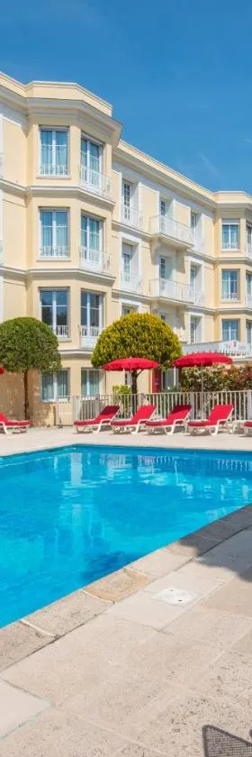 Hotel Carlton，位于滨海博利厄的酒店