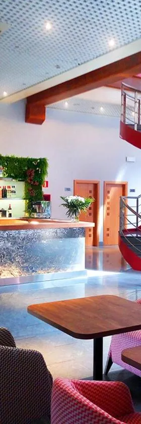 Hotel Fabrik，位于乌马内斯-德马德里的酒店