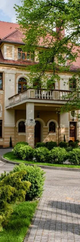 Pałac Ogrodowa，位于塔尔诺夫斯凯古雷的酒店
