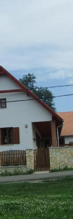 Galambos Pincészet，位于Abaújszántó的酒店