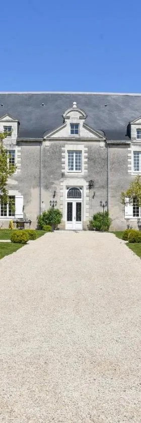 Château de la Grand'cour，位于Grandchamp-des-Fontaines的酒店