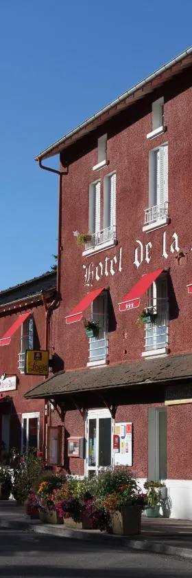 Logis Hôtel Restaurant de la Dore，位于Vertolaye的酒店