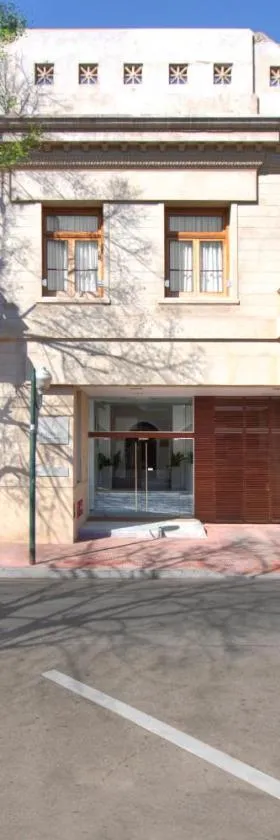 圣伊西德罗广场酒店，位于圣伊西德罗的酒店