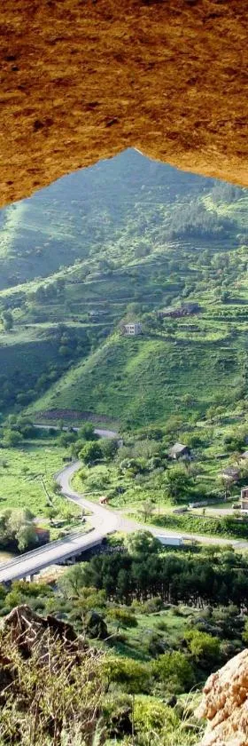 Taoskari Hotel，位于瓦尔齐亚的酒店