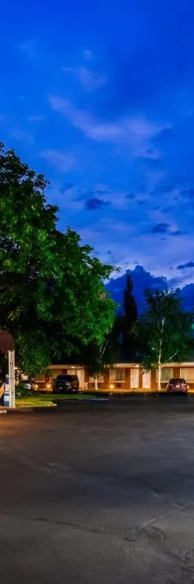 Baugh Motel, SureStay Collection by Best Western，位于洛根的酒店