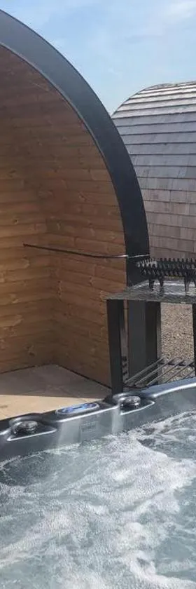Superior Glamping Pod with Hot Tub，位于弗罗德舍姆的酒店