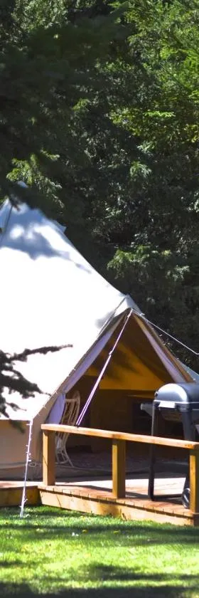 Glamping at Camping La Source，位于Saint-Pierre-dʼArgençon的酒店