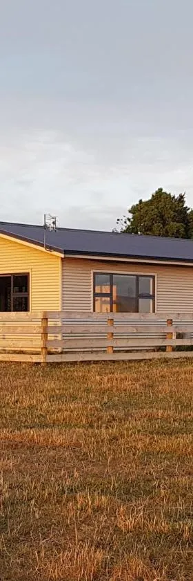 Waihakeke Cottage，位于Carterton的酒店
