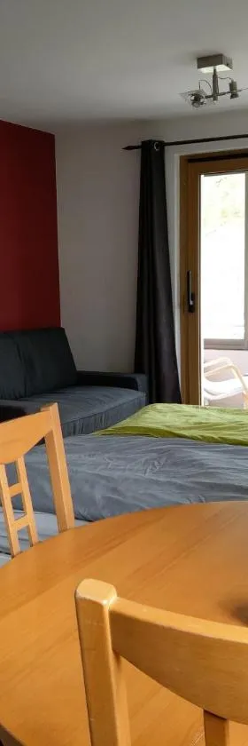 Studio de vacances，位于Travers的酒店