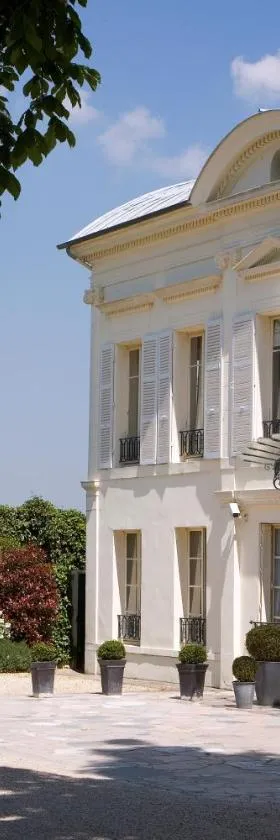 Pavillon Henri IV Hotel Restaurant Gastronomique Terrasse，位于圣日耳曼昂莱的酒店