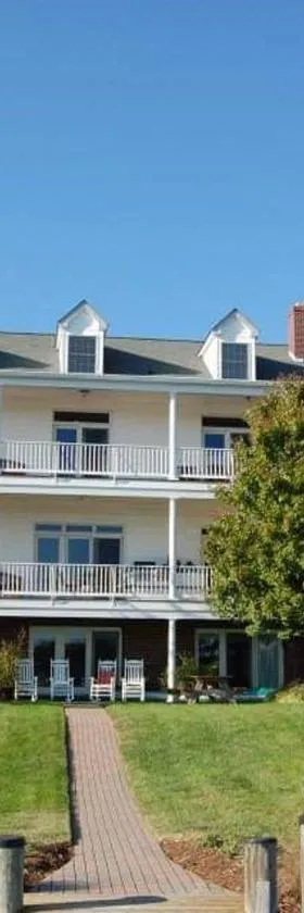 Blue Heron Inn - A Bed and Breakfast LLC，位于所罗门斯的酒店