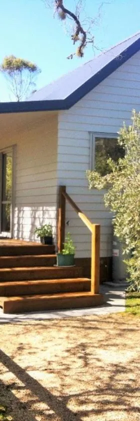 Mirror Creek Holiday Cottage，位于Ruatapu的酒店