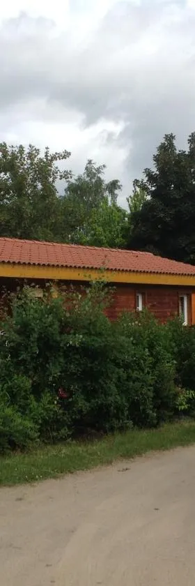 Camping Le Pont d'Allagnon，位于朗德的酒店