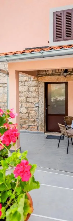 Apartman Sara，位于廷詹的酒店