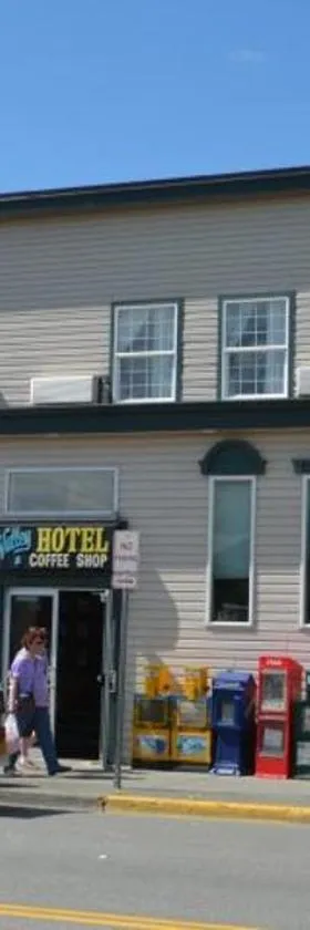 Valley Hotel & 24/7 Open Cafe，位于帕尔默的酒店
