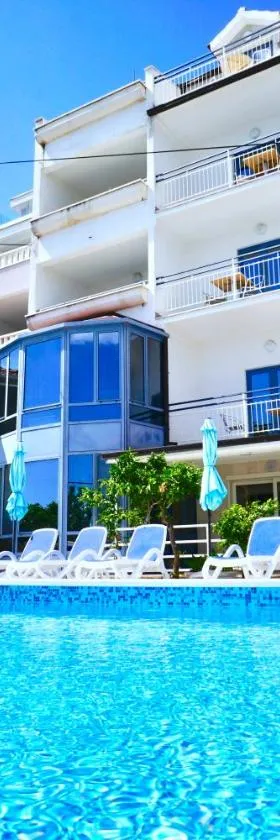 Hotel Bavaria Trogir，位于特罗吉尔的酒店