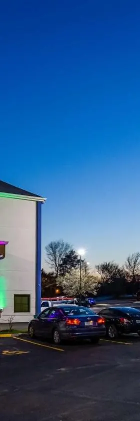 Red Lion Inn & Suites Blue Springs，位于蓝溪市的酒店