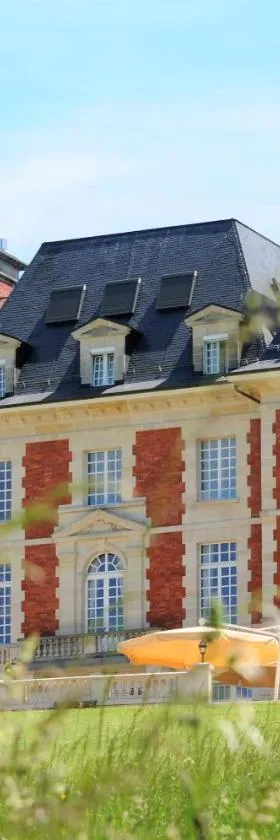Domaine de Mont-Renaud，位于Boncourt的酒店
