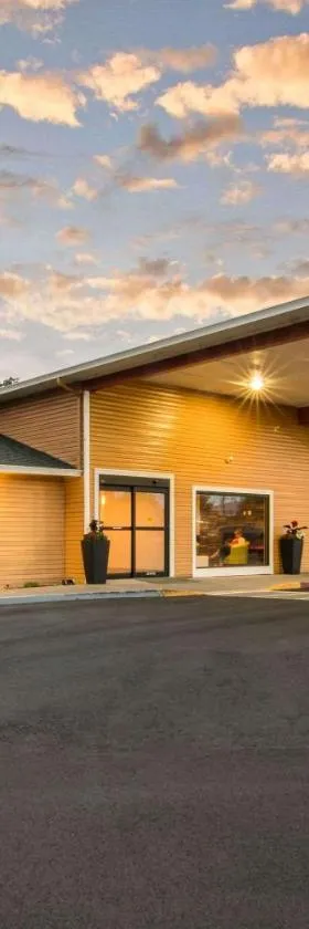 Quality Inn & Suites Albany Corvallis，位于奥尔巴尼的酒店