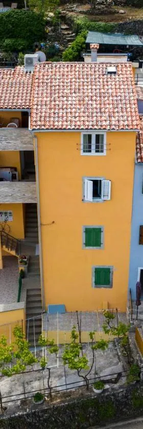 Apartments and rooms Roberto B.，位于瓦伦的酒店