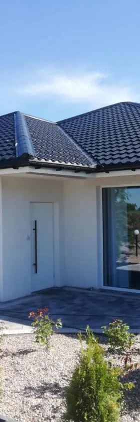 Pokoje Pod Jarzębinami z tarasami，位于Wielki Łęck的酒店