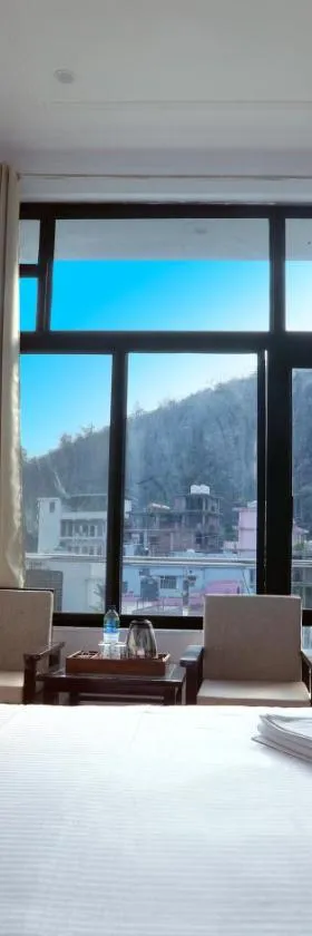 Hotel Tapovan Cottage，位于瑞诗凯诗的酒店
