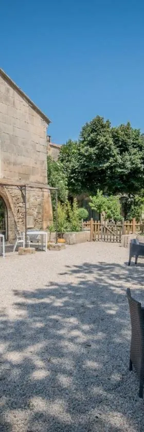 B&B Maison d'hôte et gite Mas d'Eymard，位于阿尔勒的酒店
