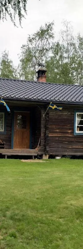 Mysig timmerstuga vid sjön Björken 34 Rönnsudden，位于格兰耶德的酒店