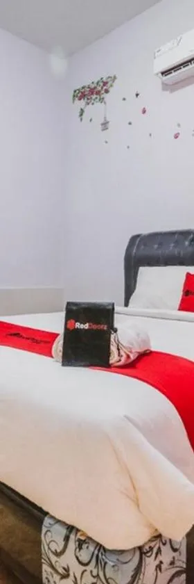 RedDoorz near Millennium ICT Center Medan，位于棉兰的酒店