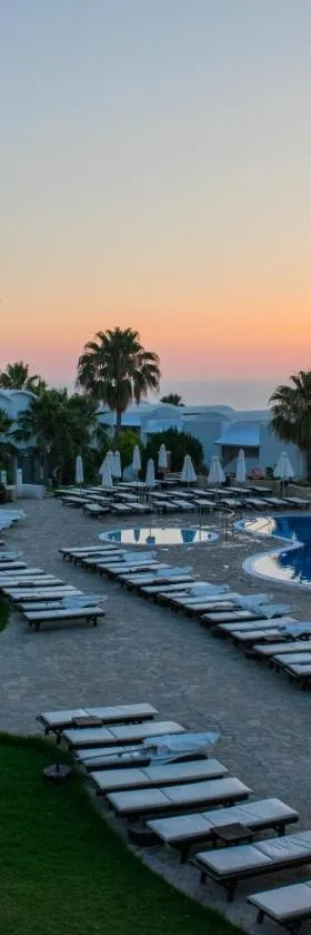 Theo Sunset Bay Hotel，位于帕福斯的酒店