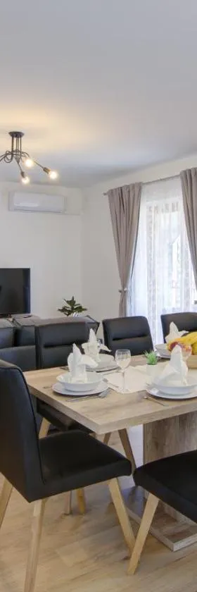 Josipa & Jelena Apartment，位于塞尼的酒店