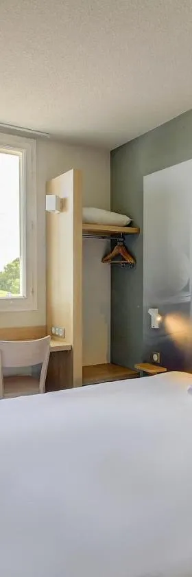 B&B HOTEL BEAUNE Nord，位于萨维尼莱博恩的酒店