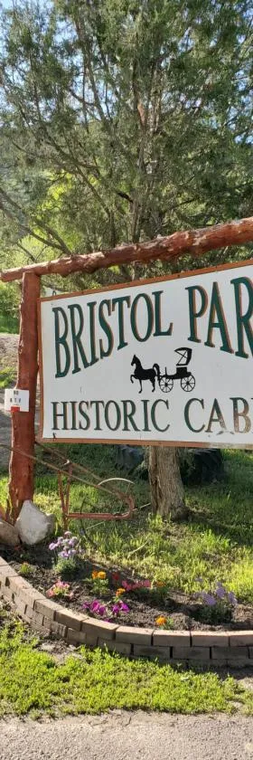 Bristol Cabins，位于熔岩温泉村的酒店