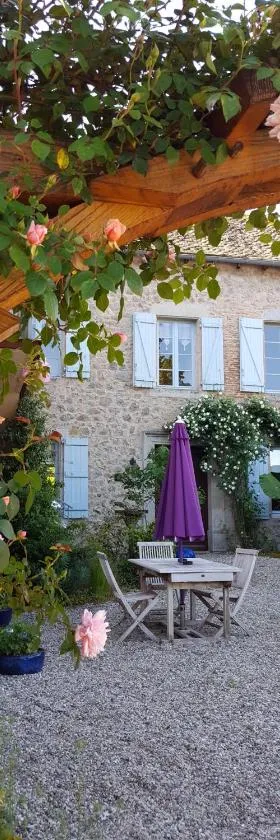 Chambres d’hôtes du Presbytère，位于La Bastide-lʼÉvêque的酒店