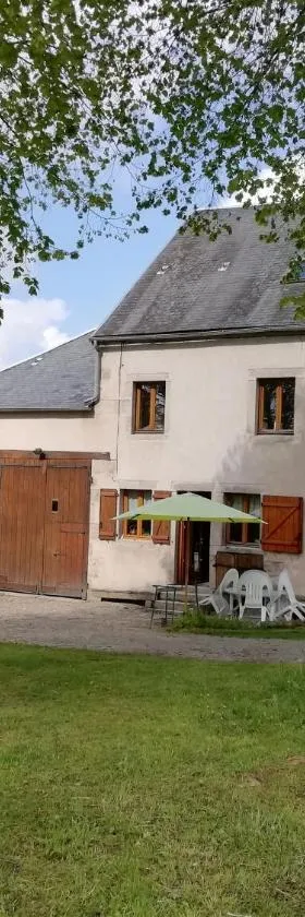 Chambre d hôte le lavoir，位于Saint-Brisson的酒店