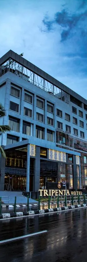 KPM TRIPENTA HOTEL，位于科泽科德的酒店